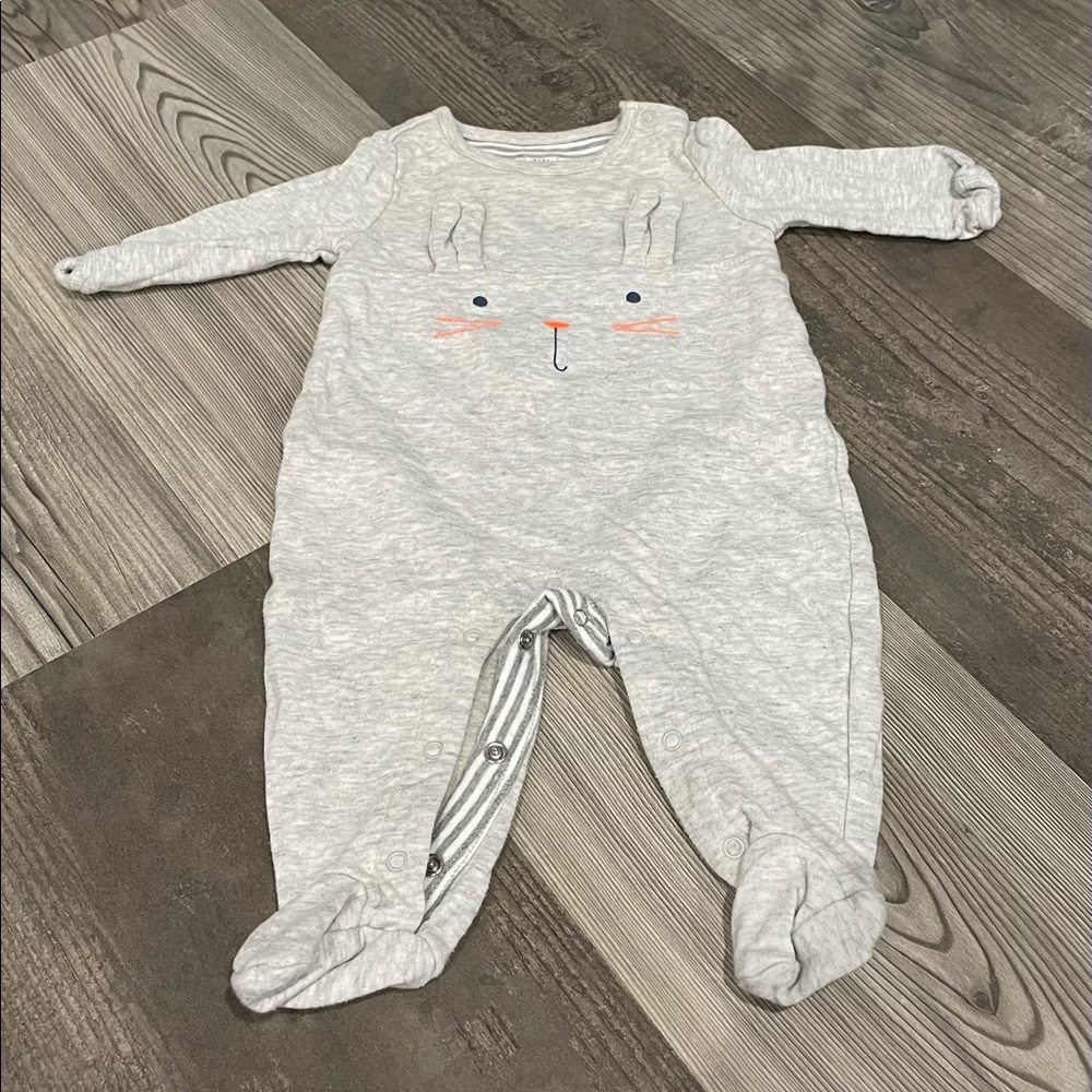 Great condition baby Gap bunny onesie. Perfect for Easter!